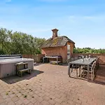 18-person Pool House In Husby With Large Outdoor Hot Tub And Many Facilities Дом отдыха *